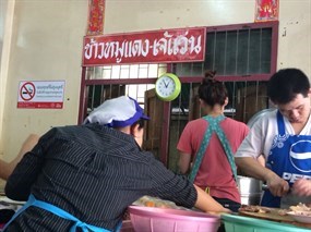 ข้าวหมูแดงเจ๊แว่น