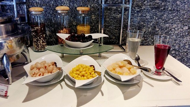 Preserved fruits in syrup