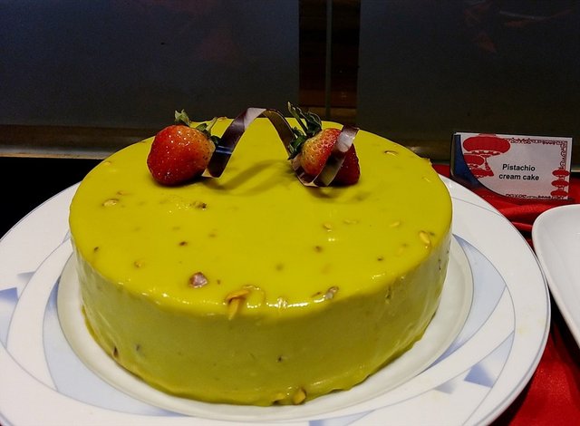 pistachio cheesecake