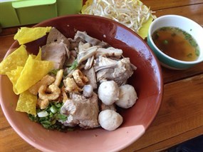 ก๋วยเตี๋ยวเนื้อวัวสุราษฎร์ธานี