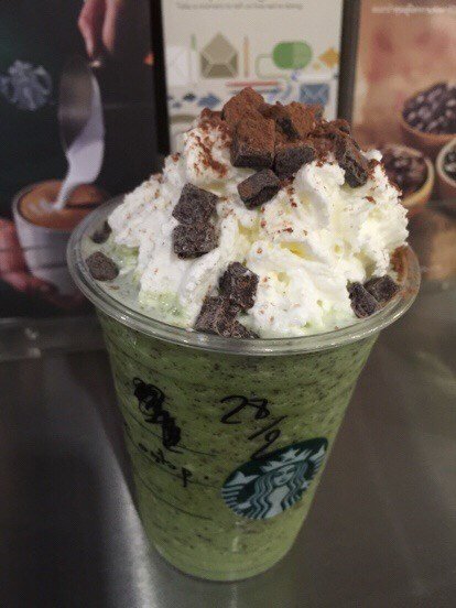 Green Tea Frappuccino เพิ่มจาวาชิพปั่นเพิ่มชาเขียวและเพิ่มขึ้นาวาชอพด้านบน