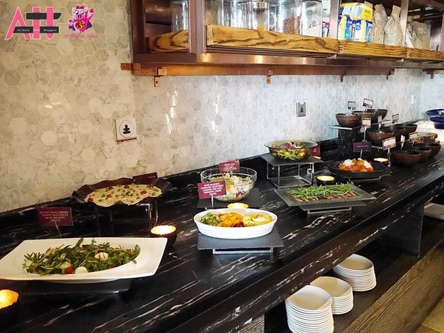 สลัดและอาหารเรียกน้ำย่อยต่าง ๆ