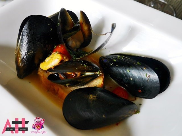 Sauteed black Mussels