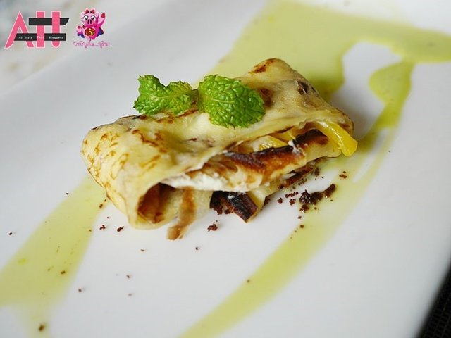 Mango Mascarpone Crepes