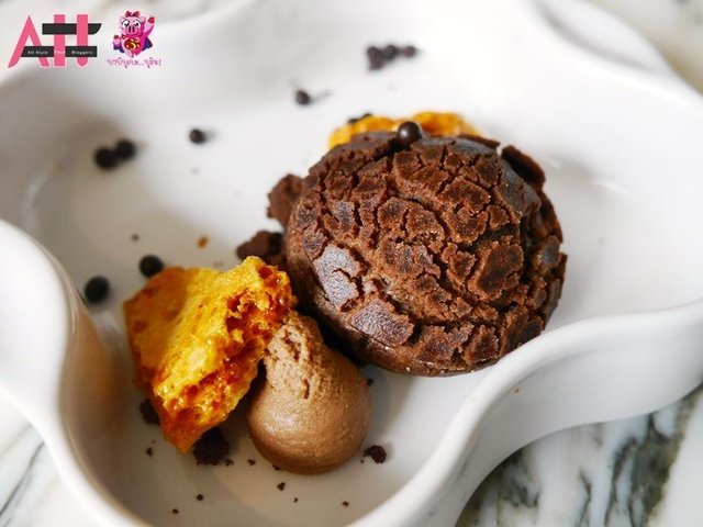 Crispy Chocolate Choux