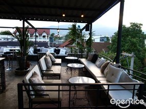 OASIS Rooftop Garden Bar