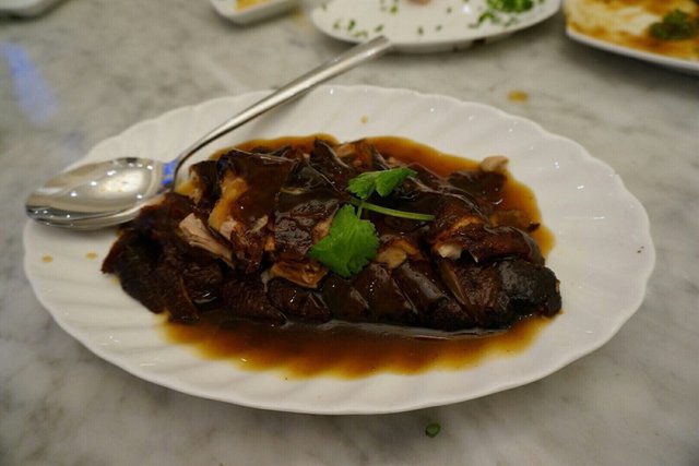 เป็ดย่างอบใบชา