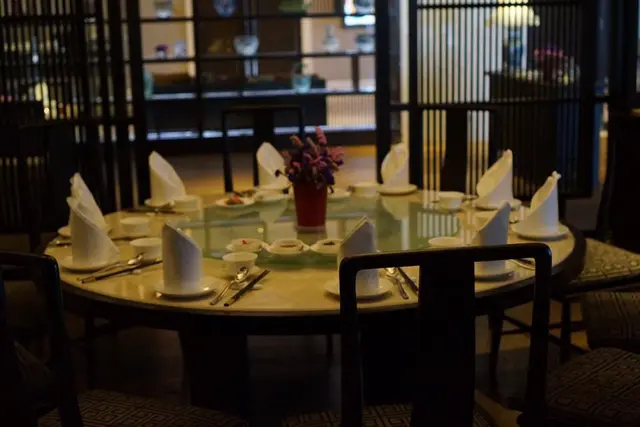 แบบโต๊ะกลมส่วนตัว