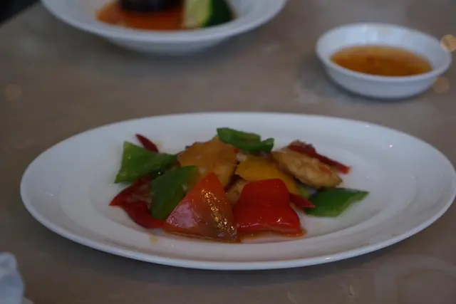 ปลาหิมะผัดซอสเอ็กซ์โอ 