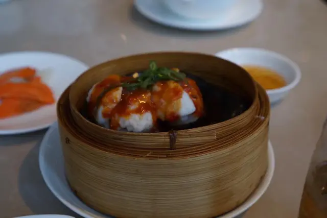 ปลาเก๋าราดซอสแดง  