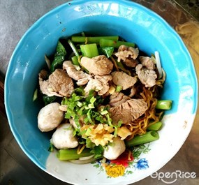 ก๋วยเตี๋ยวหมูเลียง เจ๊น้อย