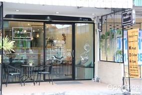Parallel Cafe (แพแร็ลเล็ล คาเฟ่)