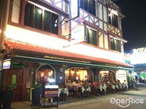 Grillhutte Restaurant & Guesthouse (กริลฮุทท์)