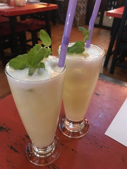 Order  2  glasses  of same drinks 😕  