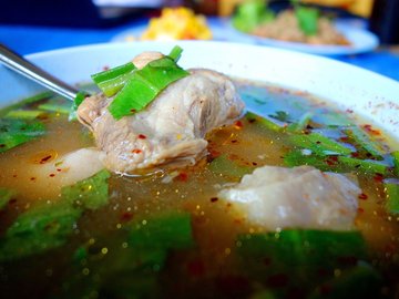 ต้มแซ่บกระดูกหมู