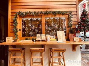 Bread Crumbs Cafe