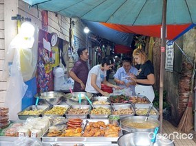 ข้าวแกงต้นโพธิ์