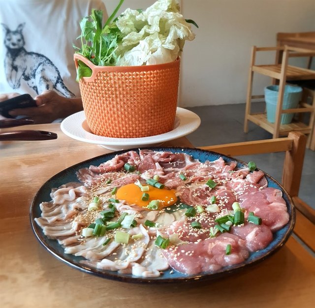 肉質好滑，而且很有肉味，比平常外邊的餐廳品質較高 