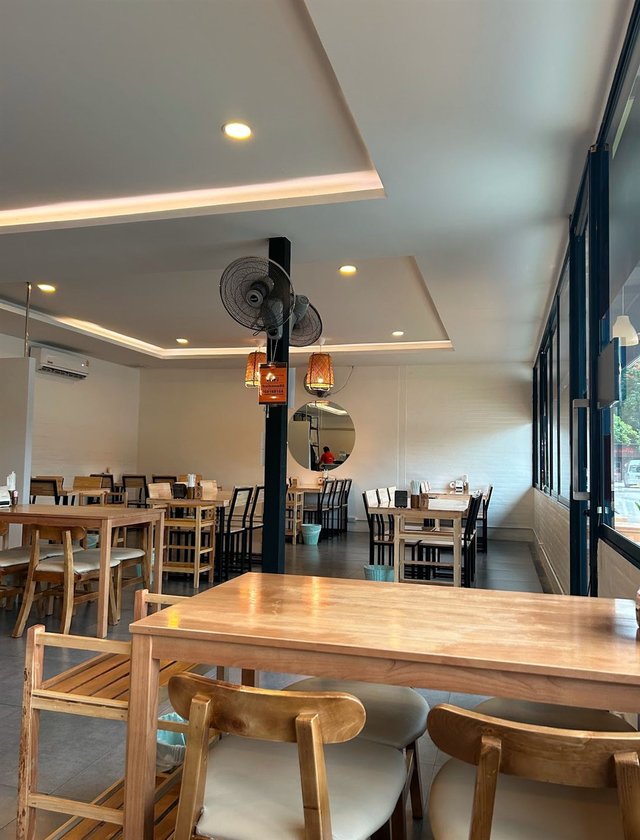 我裡很寬敞，環境很清潔！
最重要冷氣足夠！因本人很怕熱！