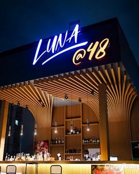 LUNA 48 Rooftop Bar