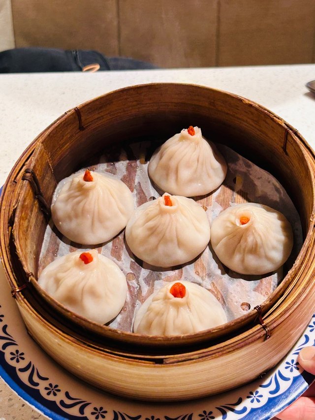 小籠包：包皮薄滑，一口咬下，鮮肉湯汁爆破而出，濃郁鮮味，口感層次豐富

#泰國#曼谷#曼谷美食#曼谷探店#曼谷米其林#曼谷自由行#曼谷必吃餐廳#川菜館#ChuanKitchen#我的美食日記