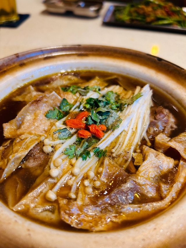 肉骨茶：香氣濃郁的藥膳排骨湯