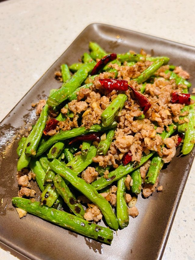 乾煸四季豆：滿滿肉碎，口感咸香，豆角鮮嫩爽脆
