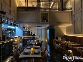 LoLo Bar & Grill
