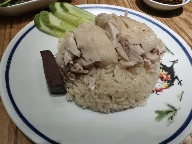 這店因米其林而聞名,價格親民。