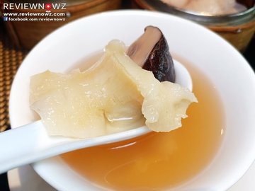 ซุปกระเพาะปลาสดเห็ดหอมน้ำใส